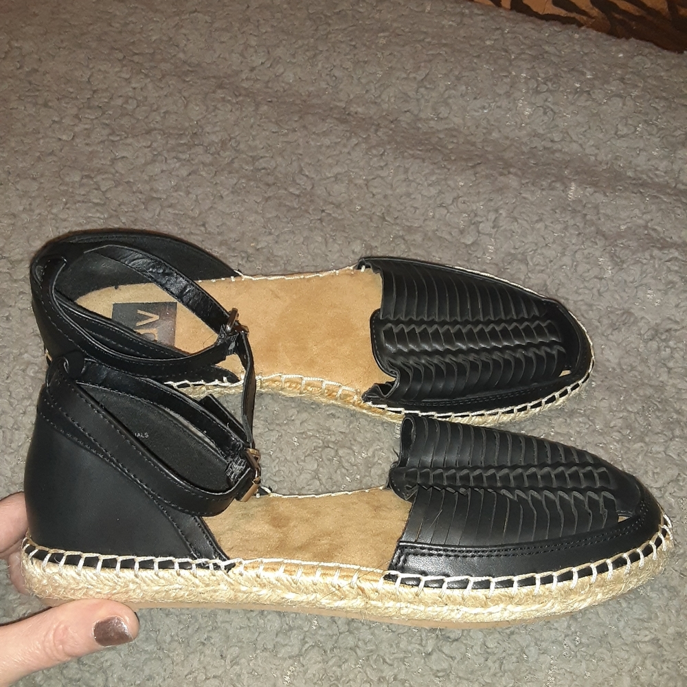 COPY - Closed toe sandals